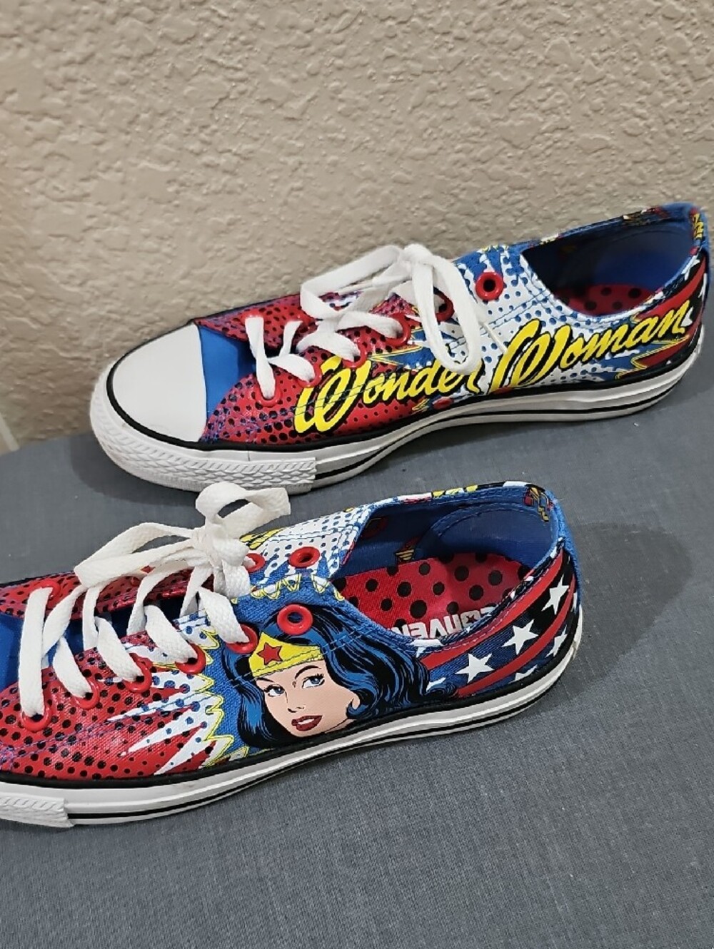 WONDER WOMAN CONVERSE Lace-Up Sneakers in Red, Blue & White Mens 7(Unisex) - Picture 2 of 11